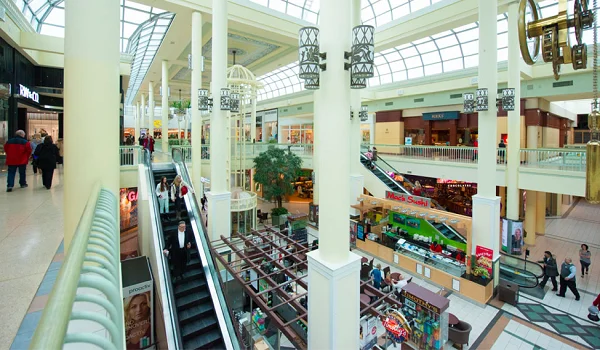 Shopping and entertainment centres near Prestige Oakville